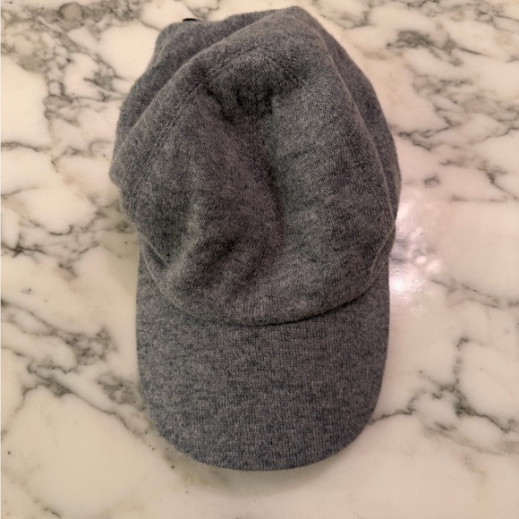 New QUINCE Cashmere Baseball Cap Light Heather Grey Sz XS/Small - Picture 6 of 11